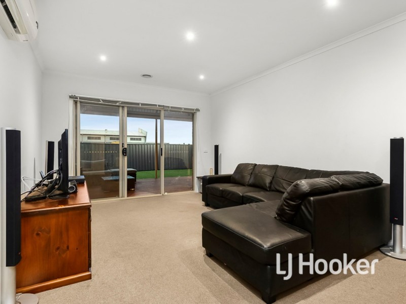 16 Derham Drive, Point Cook VIC 3030