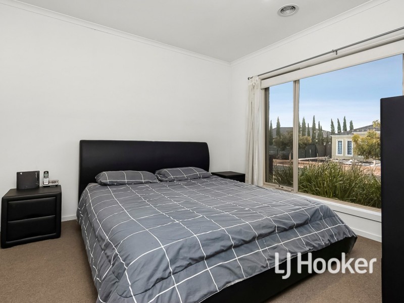 16 Derham Drive, Point Cook VIC 3030
