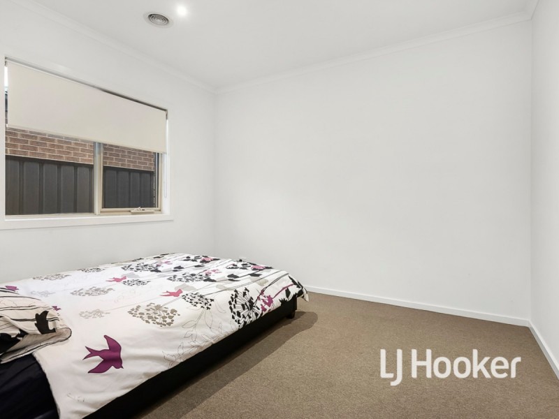 16 Derham Drive, Point Cook VIC 3030