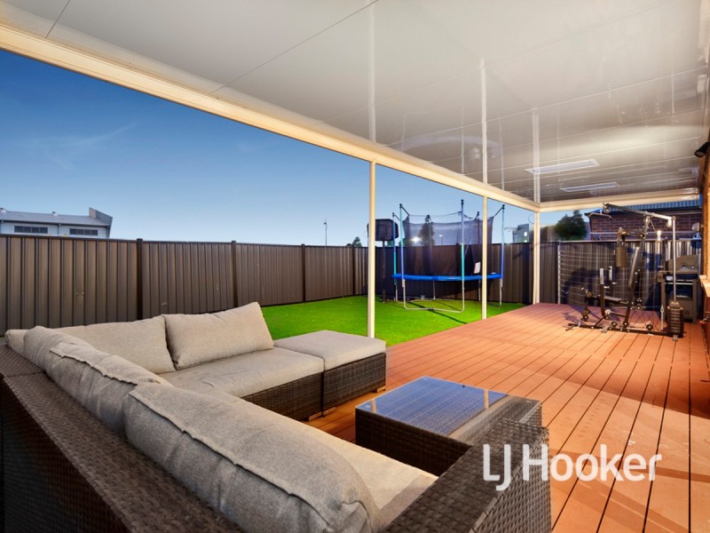 16 Derham Drive, Point Cook VIC 3030