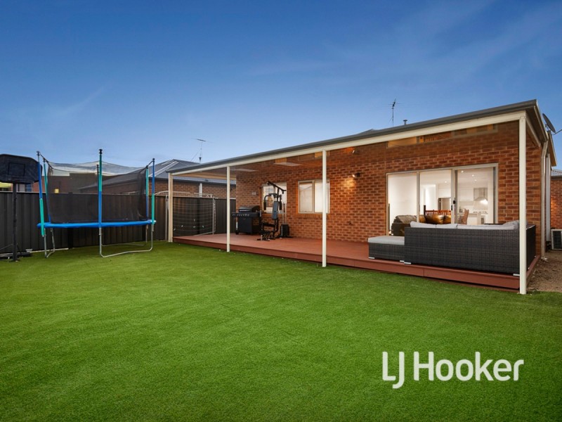 16 Derham Drive, Point Cook VIC 3030