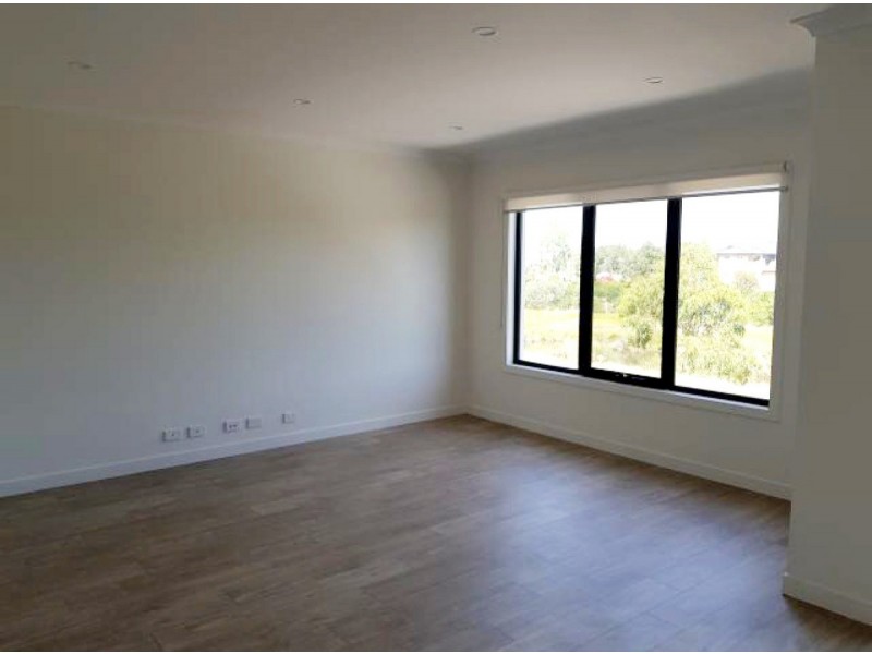 22/47 Waterhaven Boulevard, Point Cook VIC 3030