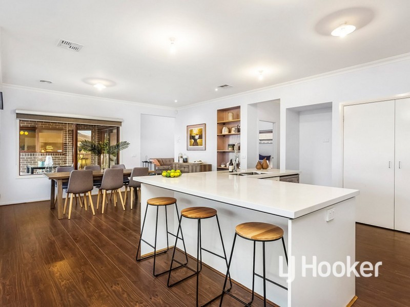 17 Pier Way, Point Cook VIC 3030