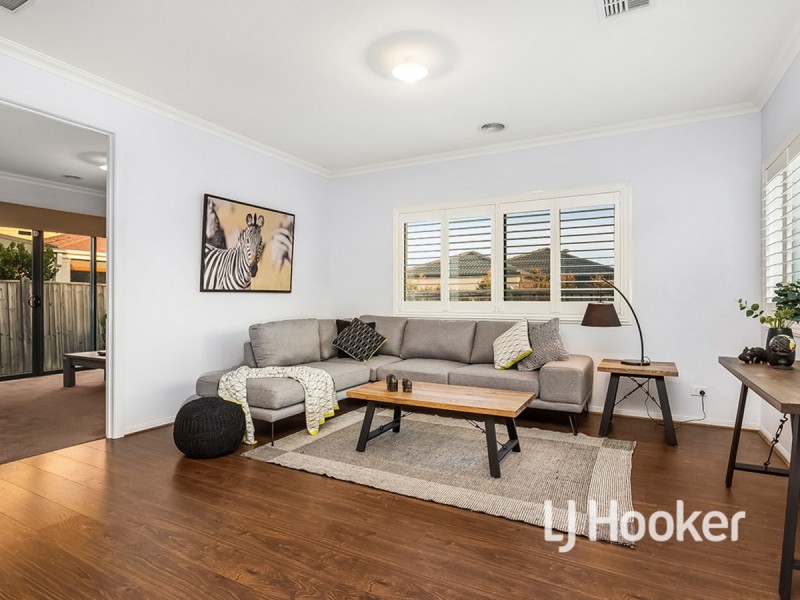 17 Pier Way, Point Cook VIC 3030
