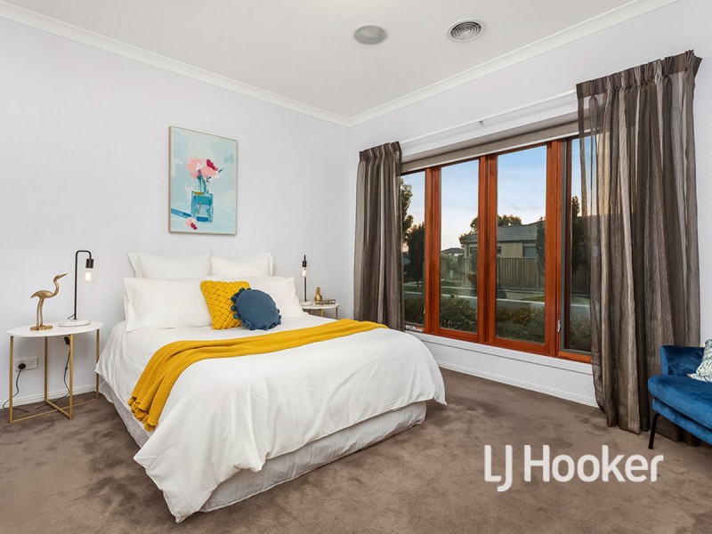 17 Pier Way, Point Cook VIC 3030