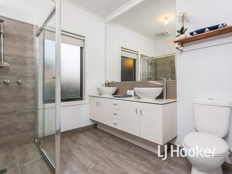 17 Pier Way, Point Cook VIC 3030