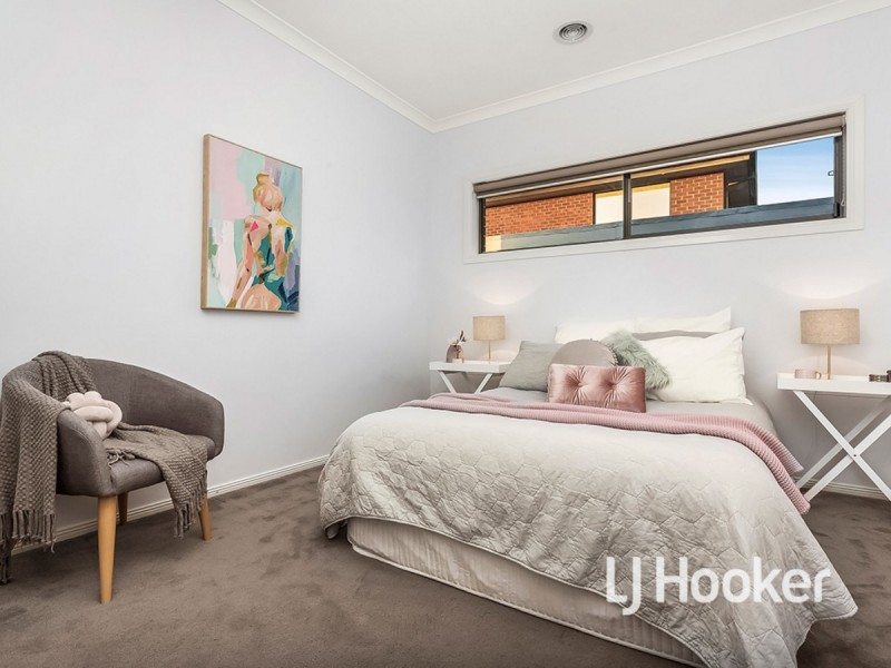 17 Pier Way, Point Cook VIC 3030