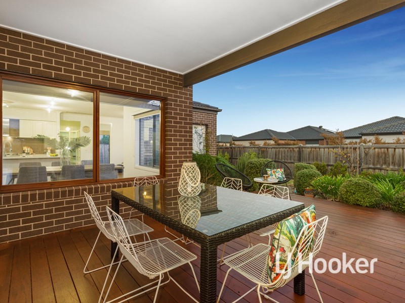 17 Pier Way, Point Cook VIC 3030