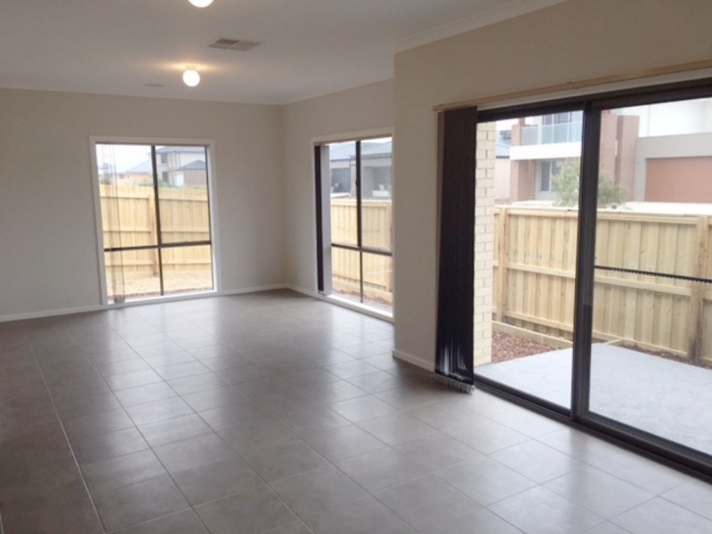 100 Sunnybank Drive, Point Cook VIC 3030