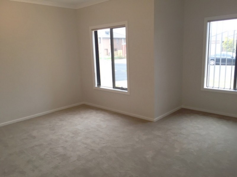 100 Sunnybank Drive, Point Cook VIC 3030