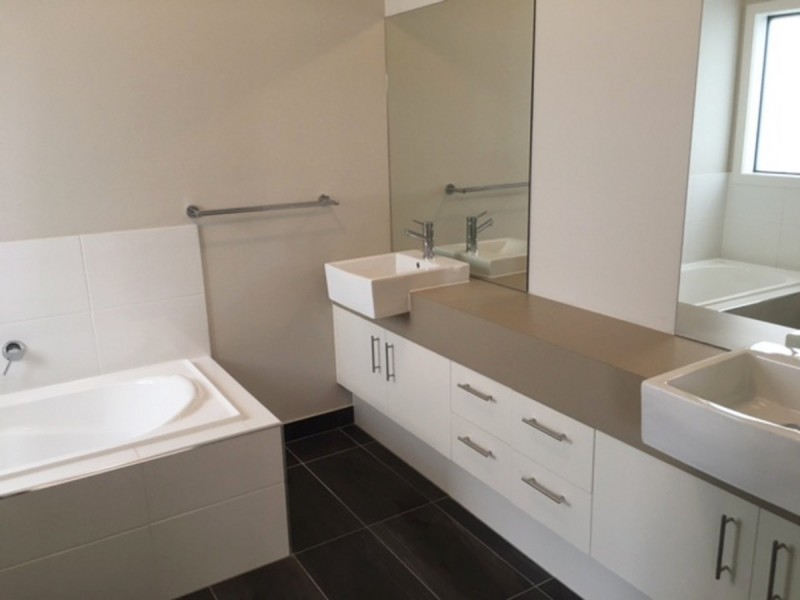 100 Sunnybank Drive, Point Cook VIC 3030