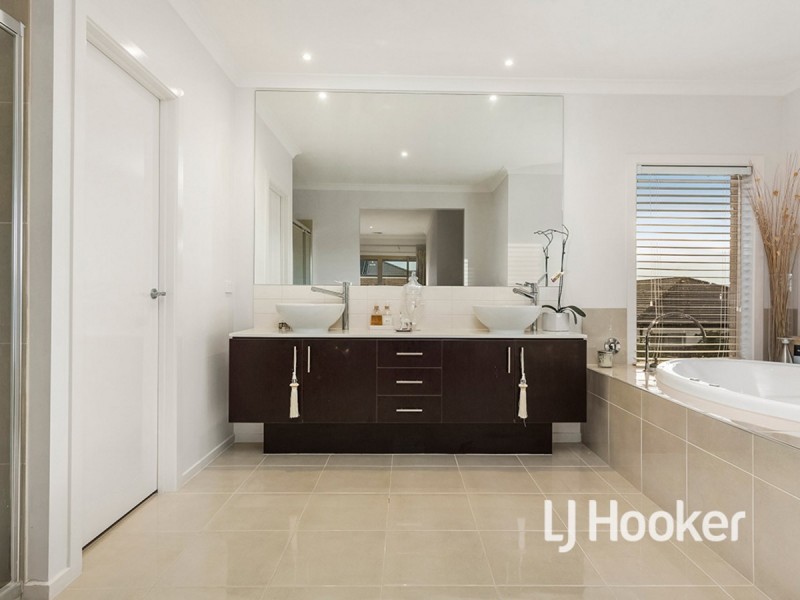 7 Seagull Grove, Point Cook VIC 3030