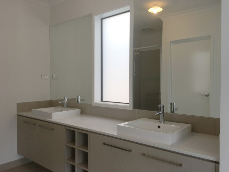 17 Hanworth Avenue, Williams Landing VIC 3027