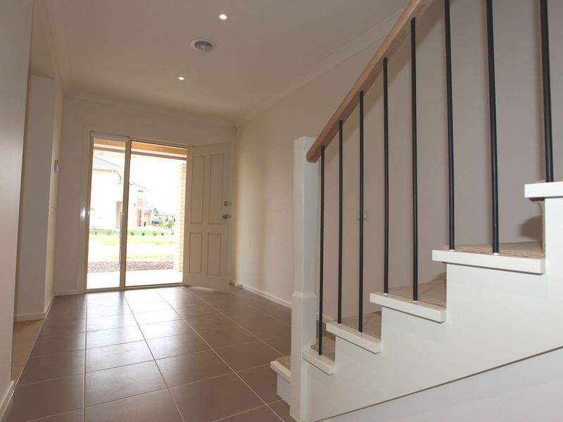 26 Seafarer Way, Sanctuary Lakes VIC 3030