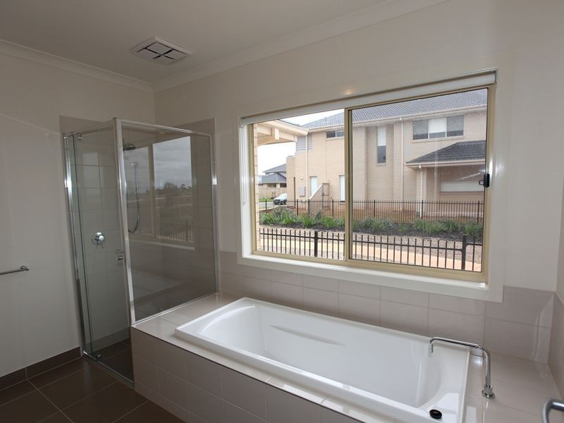 26 Seafarer Way, Sanctuary Lakes VIC 3030