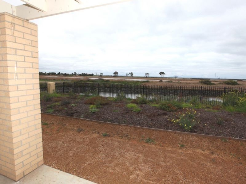 26 Seafarer Way, Sanctuary Lakes VIC 3030