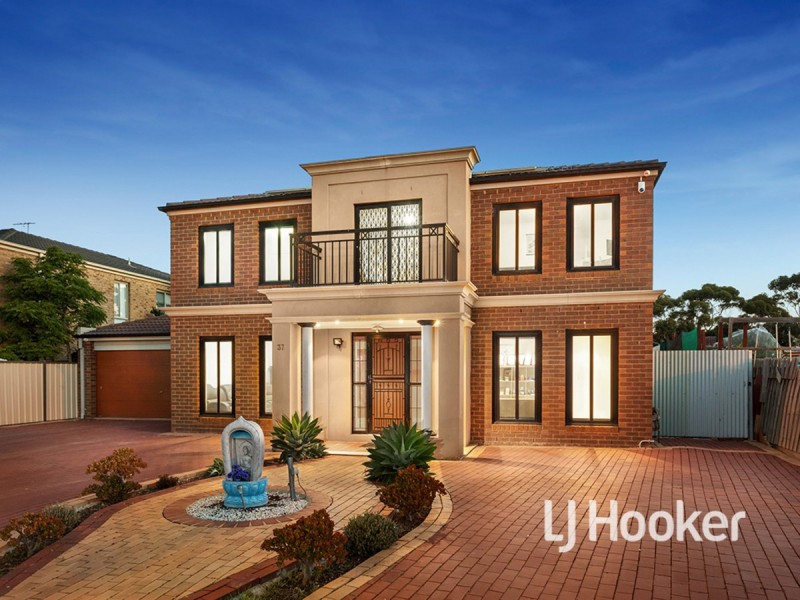 37 Edgewater Circuit, Cairnlea VIC 3023