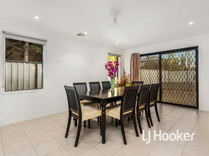 37 Edgewater Circuit, Cairnlea VIC 3023