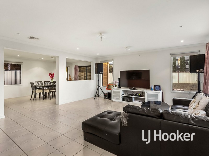 37 Edgewater Circuit, Cairnlea VIC 3023