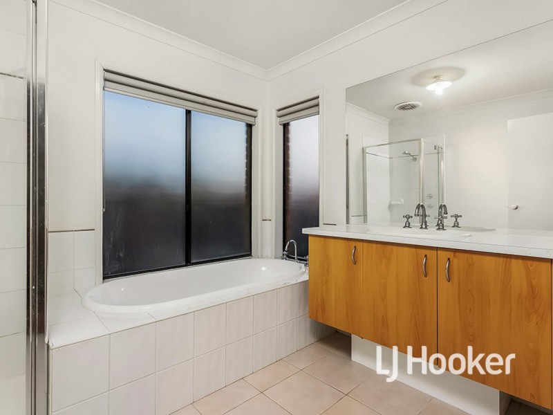 37 Edgewater Circuit, Cairnlea VIC 3023