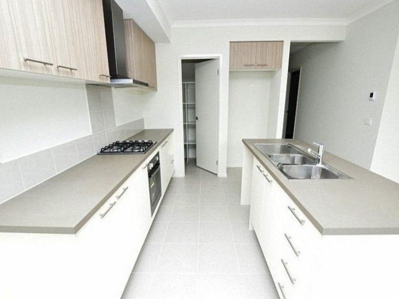 19 Chessington Drive, Williams Landing VIC 3027