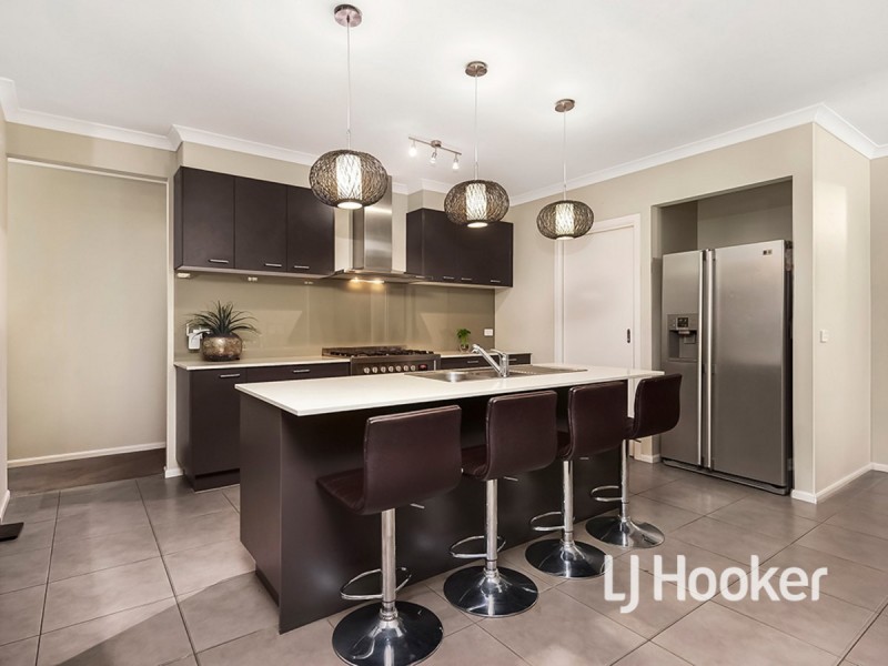 4 Manoora Terrace, Point Cook VIC 3030