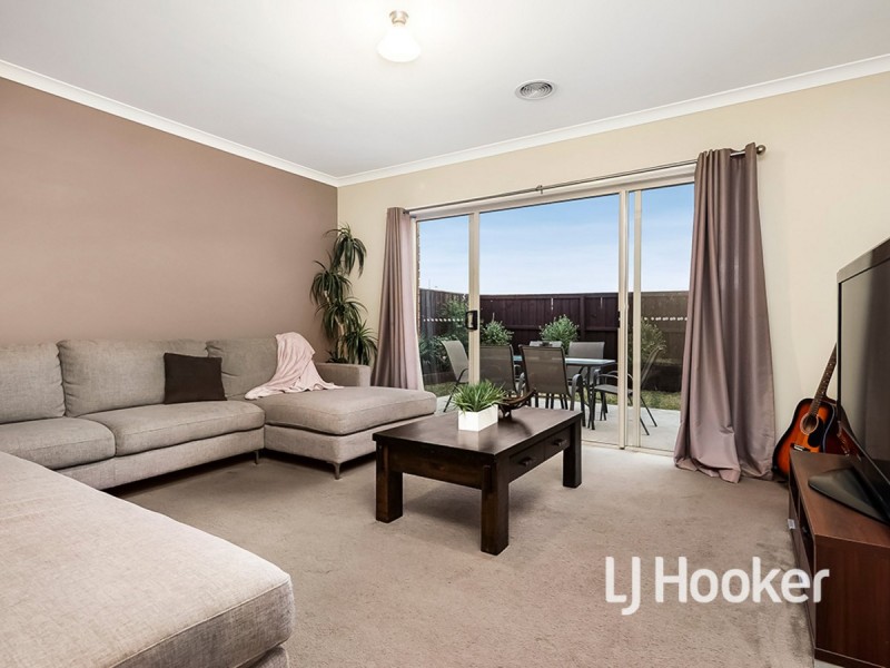4 Manoora Terrace, Point Cook VIC 3030