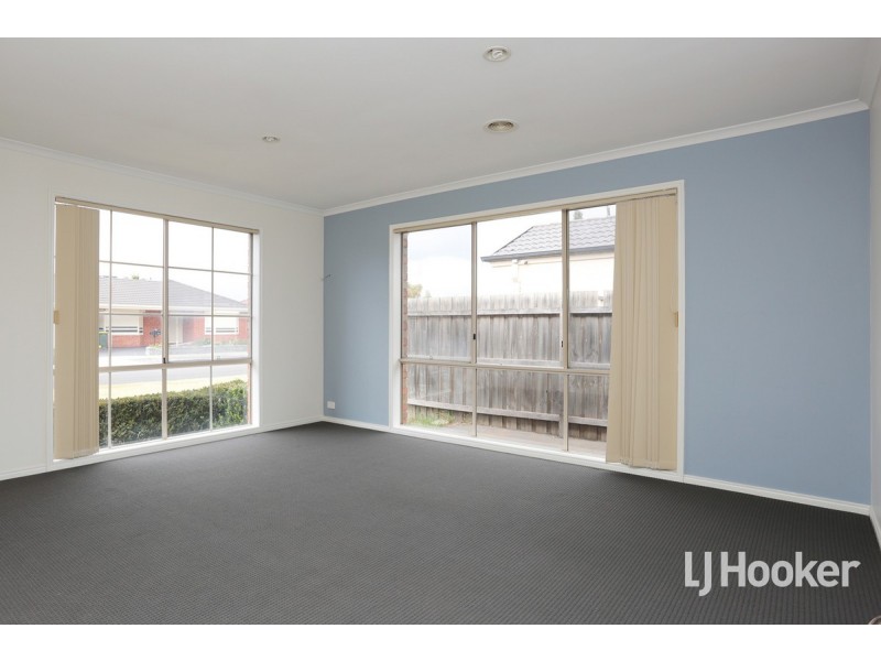 9 Beaumont Drive, Point Cook VIC 3030