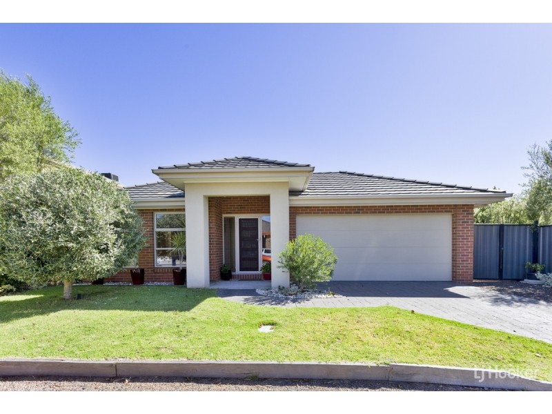 4 Citronella Circuit, Point Cook VIC 3030