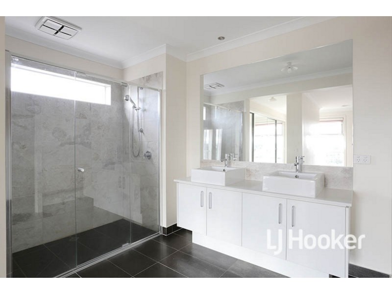 19 Broadstone Way, Point Cook VIC 3030