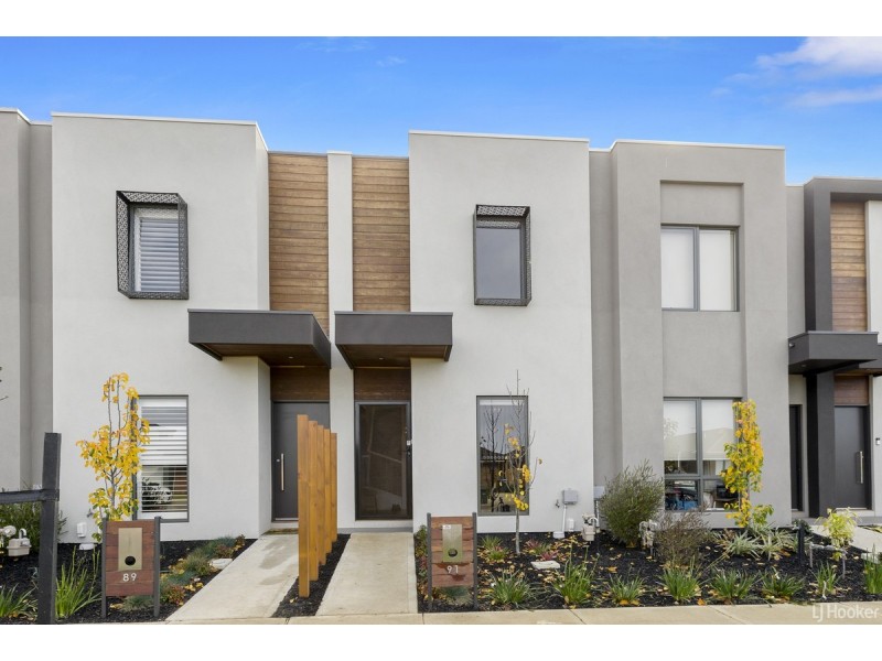 91 Waterhaven Boulevard, Point Cook VIC 3030