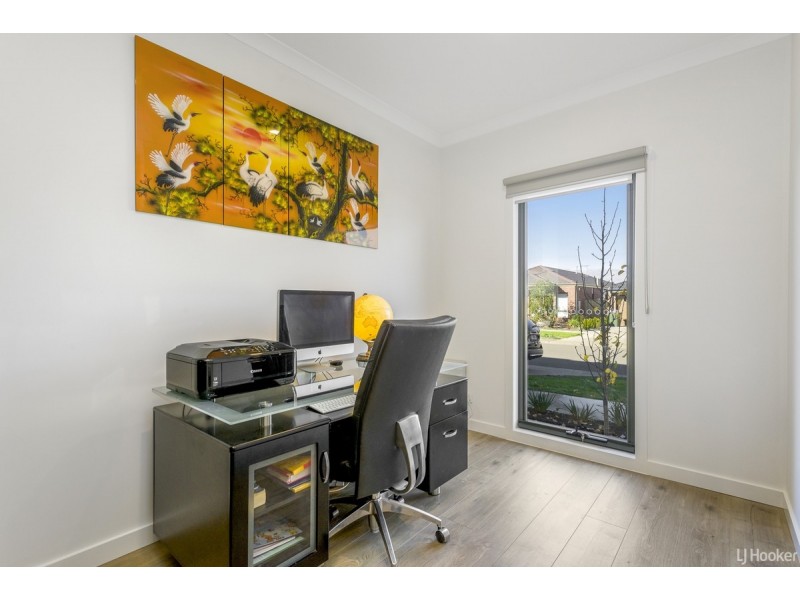 91 Waterhaven Boulevard, Point Cook VIC 3030