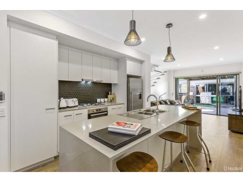 91 Waterhaven Boulevard, Point Cook VIC 3030