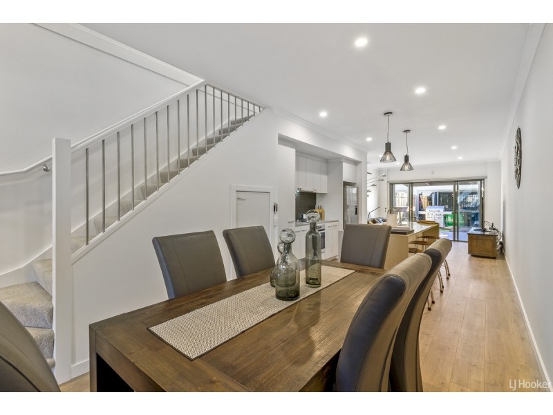 91 Waterhaven Boulevard, Point Cook VIC 3030