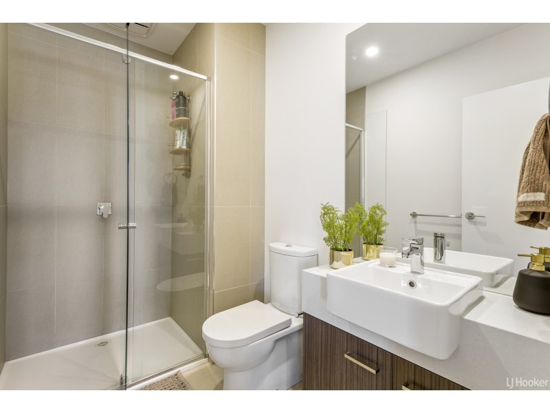 91 Waterhaven Boulevard, Point Cook VIC 3030