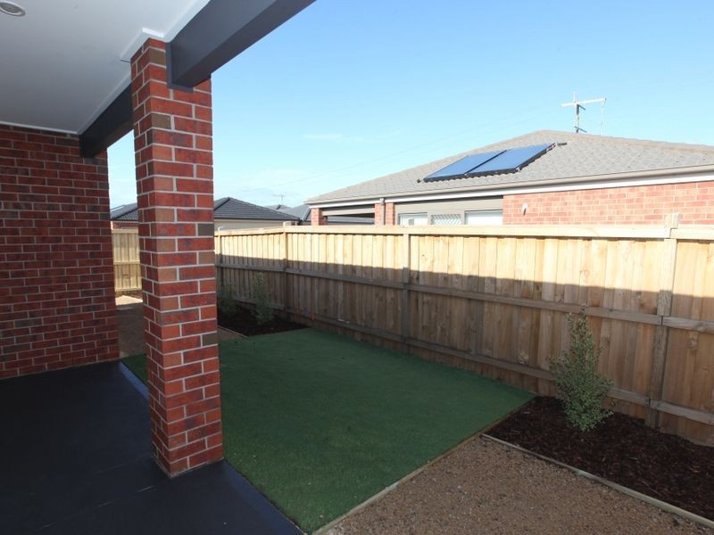 6 Warren Place, Truganina VIC 3029