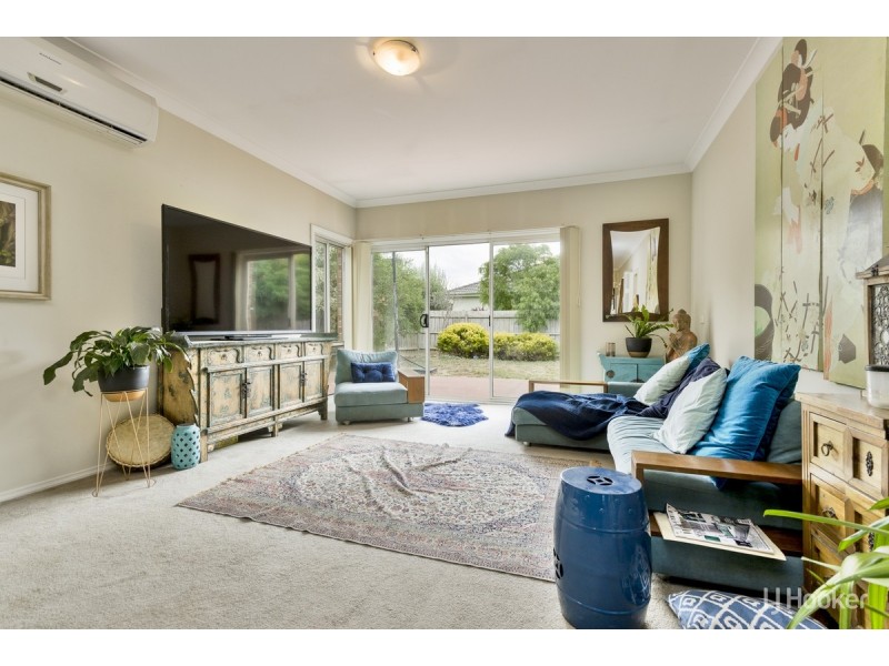 17 Inverloch Drive, Point Cook VIC 3030