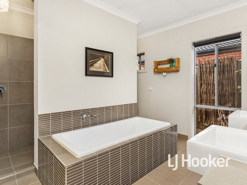 14 Seacoast Street, Point Cook VIC 3030