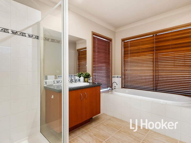 42 Lennon Boulevard, Point Cook VIC 3030