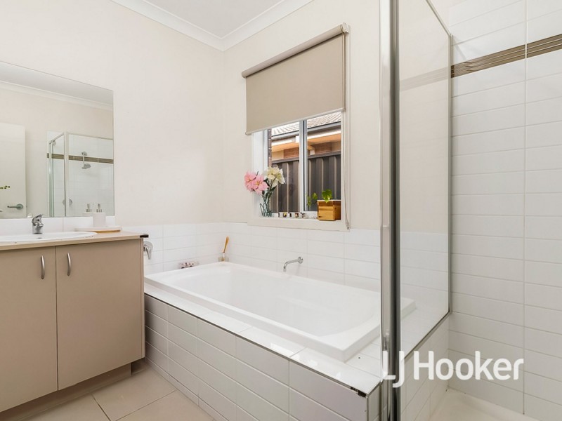 8 Grenache Street, Point Cook VIC 3030