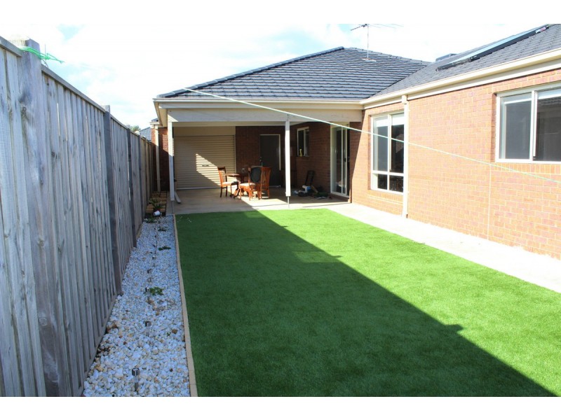 16 Whitecaps Avenue, Point Cook VIC 3030