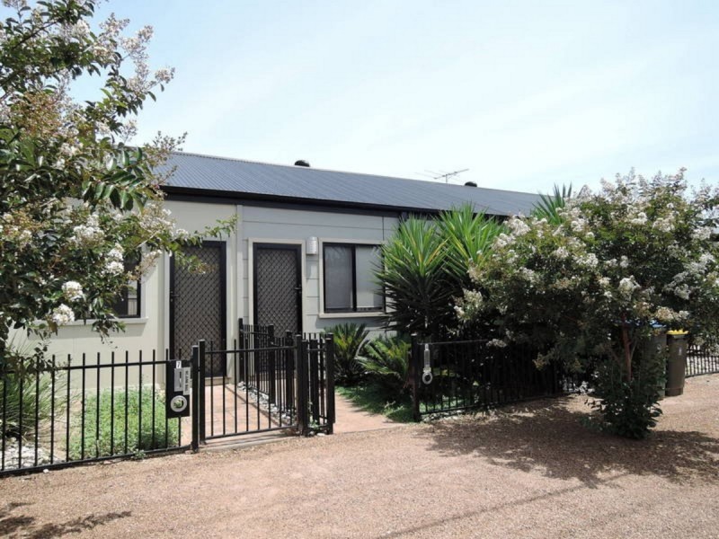 8/2-6 Kelly Street, Werribee VIC 3030