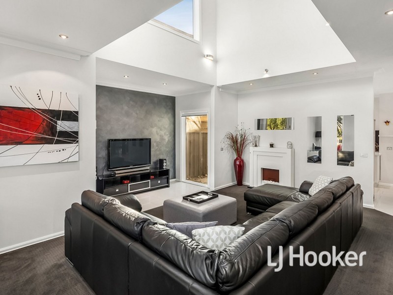 6 Grand Canal Boulevard, Sanctuary Lakes VIC 3030