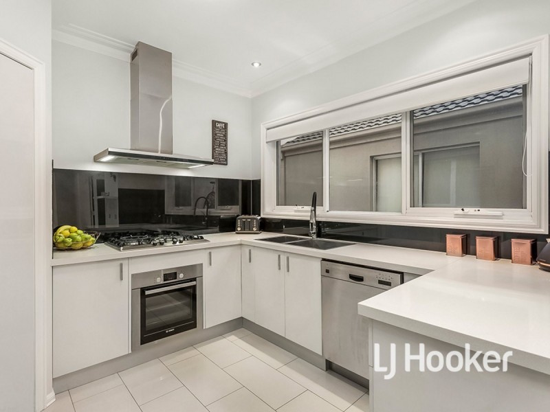 6 Grand Canal Boulevard, Sanctuary Lakes VIC 3030
