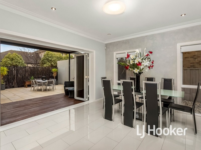 6 Grand Canal Boulevard, Sanctuary Lakes VIC 3030