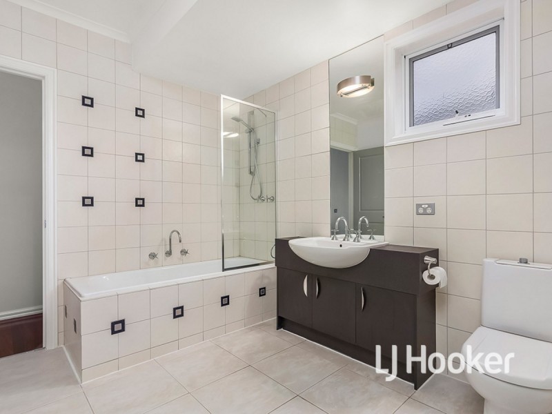 6 Grand Canal Boulevard, Sanctuary Lakes VIC 3030