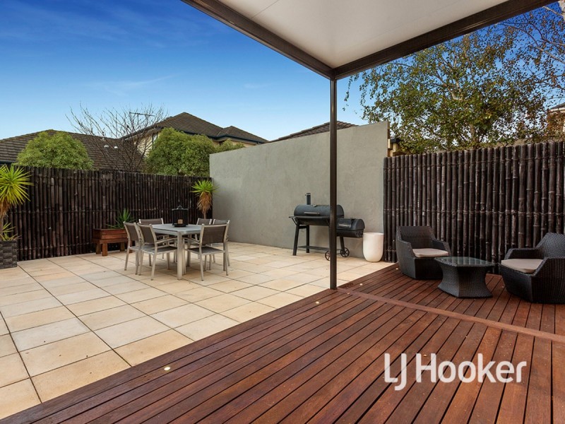 6 Grand Canal Boulevard, Sanctuary Lakes VIC 3030