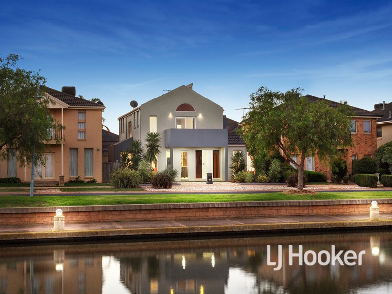 6 Grand Canal Boulevard, Sanctuary Lakes VIC 3030