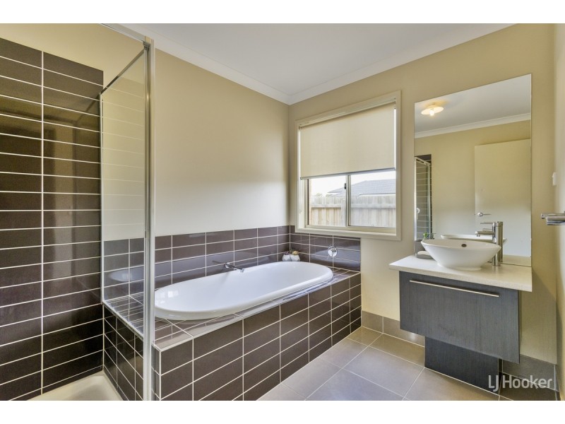 25 Chapman Drive, Wyndham Vale VIC 3024