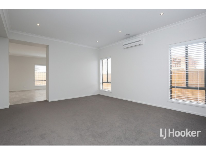 45 Beachside Crescent, Point Cook VIC 3030